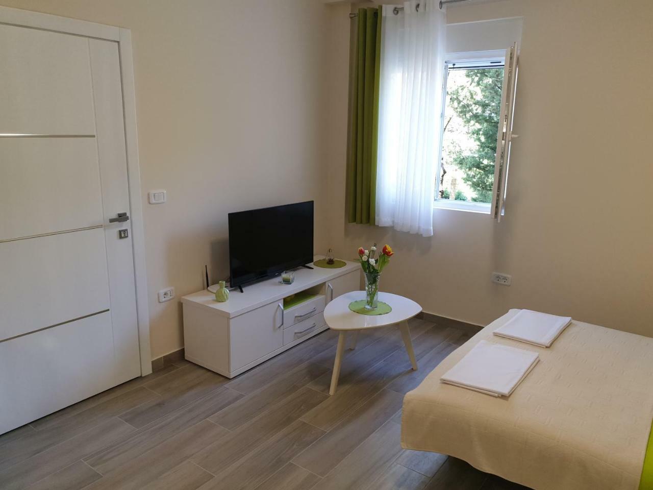 تيفات Apartments Jadran المظهر الخارجي الصورة