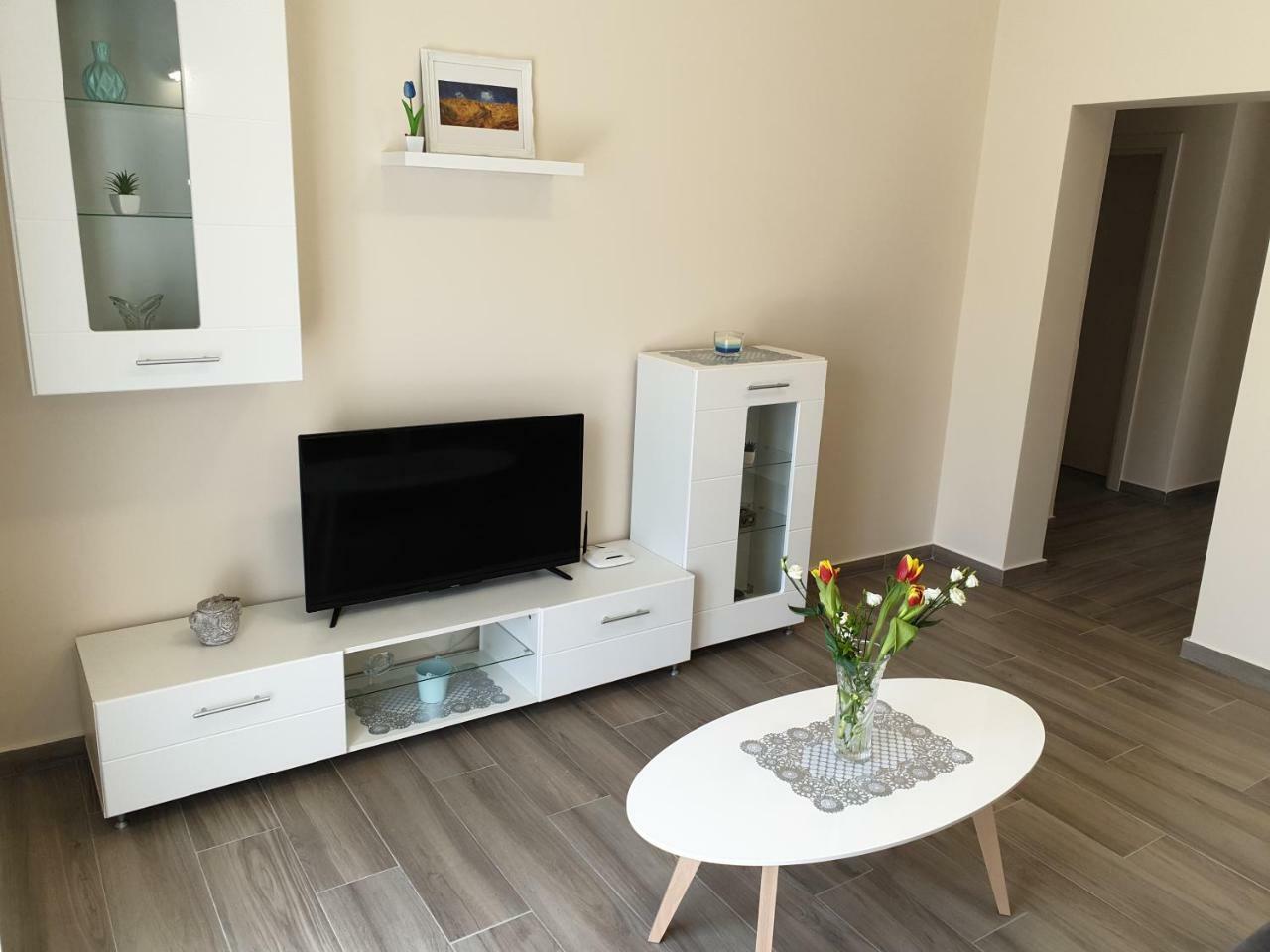 تيفات Apartments Jadran المظهر الخارجي الصورة