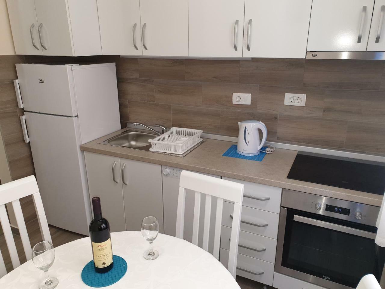 تيفات Apartments Jadran المظهر الخارجي الصورة